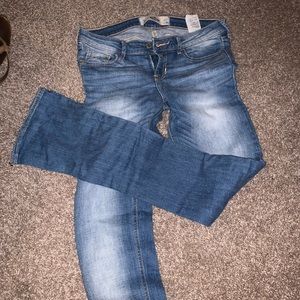 Hollister light wash wide leg/boot jeans! 5L